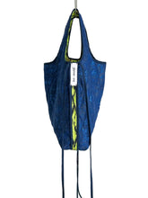 Load image into Gallery viewer, LITTLE QUILT SHOPPER  BAG