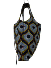 Load image into Gallery viewer, LITTLE QUILT SHOPPER  BAG