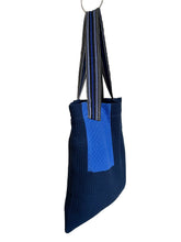 Load image into Gallery viewer, WAFFLE TOTE BAG Nadu navy/ madder